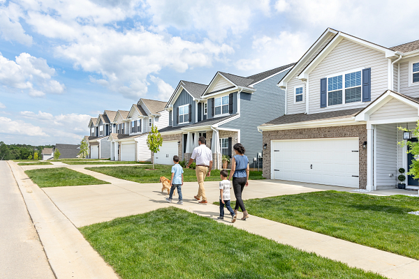 Arbor_Homes_Preserve_at_Cedar_Creek_Community_Family_Lifestyle_Exterior_2021-May_005