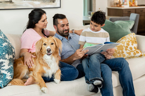 Elite_Homes_Lifestyle_Lincoln_Elite_Twin_Lakes_Louisville_Kakar_Family_Great_Room_Reading_2021-May-11 (1)